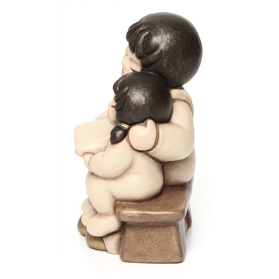 Thun Coppia di bimbi che leggono Presepe Giubileo Beige - S2185B83 - Gioielleria De Patto